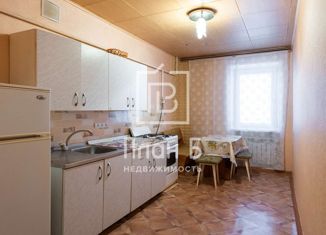 Продам 4-ком. квартиру, 77 м2, Козельск, Гвардейская улица, 43