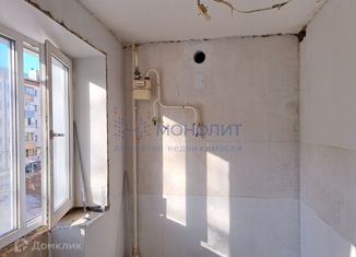 Продам 2-ком. квартиру, 45 м2, Чебоксары, улица Космонавта Андрияна Григорьевича Николаева, 40к1, Калининский район