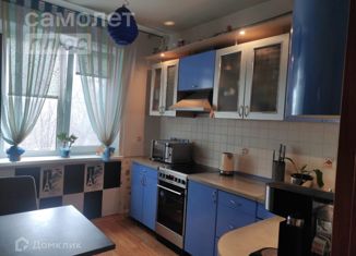 Продам четырехкомнатную квартиру, 80.3 м2, Челябинск, Калининский район, улица Братьев Кашириных, 95