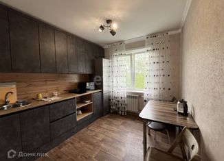 Сдается в аренду 2-комнатная квартира, 52 м2, Ачинск, улица Мира, 9