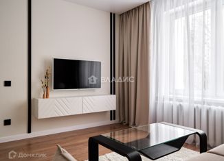 Продаю 2-ком. квартиру, 38.8 м2, Москва, Большая Очаковская улица, 41, метро Озёрная