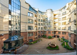 Продаю трехкомнатную квартиру, 130.7 м2, Санкт-Петербург, 8-я линия Васильевского острова, 37, 8-я линия Васильевского острова