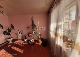 Продается двухкомнатная квартира, 49.4 м2, посёлок Троицкий, улица Комарова, 14