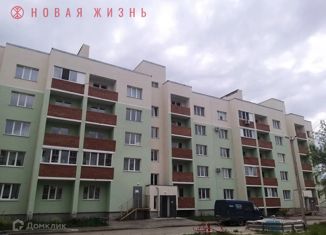 Продается трехкомнатная квартира, 96.8 м2, посёлок городского типа Петра Дубрава, улица Строителей, 5
