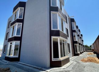 Продается двухкомнатная квартира, 47.5 м2, село Штормовое, улица Ленина, 1