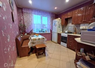 Трехкомнатная квартира на продажу, 63.5 м2, сельский посёлок Ждановский, Школьная улица, 70