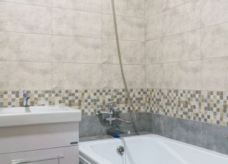 Сдам в аренду 2-ком. квартиру, 57 м2, поселок городского типа Стройкерамика, улица Веры Ершовой, 18с2