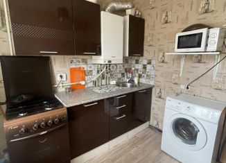 Продаю 2-ком. квартиру, 42 м2, посёлок городского типа Орджоникидзе, улица Нахимова, 3