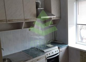 Продаю 4-ком. квартиру, 64 м2, Россошь, Пролетарская улица, 140