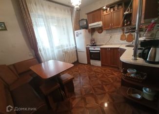 Продаю 3-ком. квартиру, 100 м2, Ставрополь, улица Ленина, 328, микрорайон № 5