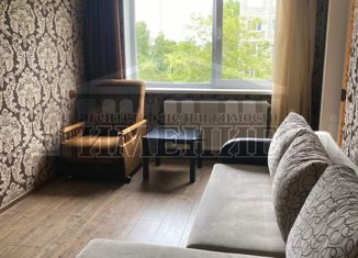 Продаю однокомнатную квартиру, 28 м2, Ревда, улица Советских Космонавтов, 1