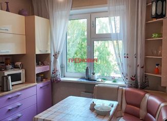 Продается 3-комнатная квартира, 65 м2, Новосибирск, улица Родники, 10