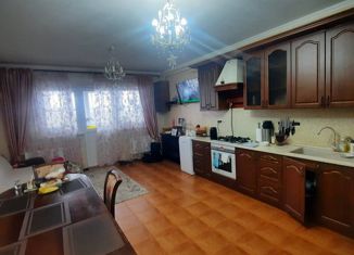 Продаю трехкомнатную квартиру, 110 м2, станица Новотитаровская, Выгонная улица, 35АА