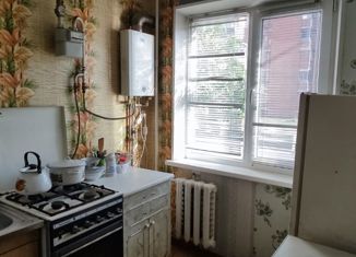 Аренда четырехкомнатной квартиры, 60.9 м2, Керчь, улица Карла Маркса, 1