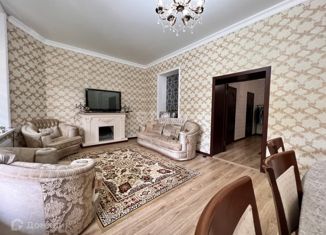 Продаю 5-ком. квартиру, 136 м2, Махачкала, улица Дахадаева, 44, Советский район