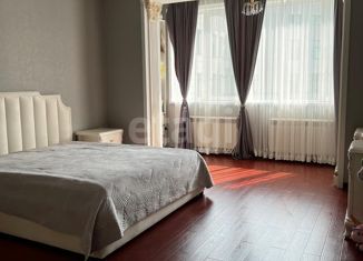 Продается 3-комнатная квартира, 120 м2, Нальчик, улица Пушкина, 35