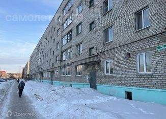 Продается 2-комнатная квартира, 49 м2, Артёмовский, Садовая улица, 3