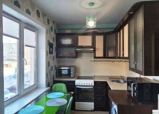 Продается 3-комнатная квартира, 55.8 м2, поселок городского типа Николаевка, улица 60 лет Октября, 9