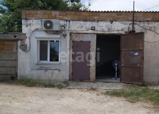 Продаю гараж, 110 м2, посёлок городского типа Черноморское, Озёрная улица, 36