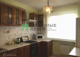 Сдам 1-ком. квартиру, 42 м2, Саратов, улица имени И.П. Бардина, 10