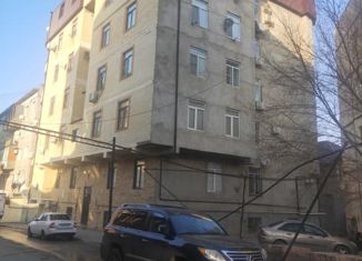 Сдается в аренду 1-комнатная квартира, 40 м2, Махачкала, улица Огарёва, 12