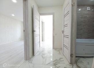 Однокомнатная квартира на продажу, 40 м2, посёлок городского типа Медведево, улица Дмитрия Средина, 9А