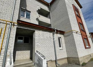 Продается 2-комнатная квартира, 61.4 м2, поселок Троицкий, Курская улица, 1
