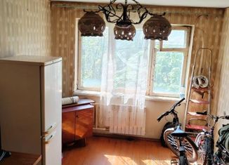 Продам 3-ком. квартиру, 62 м2, Санкт-Петербург, Петровский переулок, 4