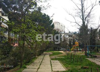 Продаю четырехкомнатную квартиру, 76 м2, Алушта, Ялтинская улица, 1