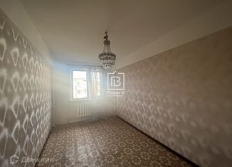 Продаю 3-ком. квартиру, 59 м2, Калуга, Привокзальная улица, 11