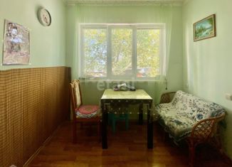 2-комнатная квартира на продажу, 60 м2, посёлок городского типа Ливадия, улица Батурина, 7