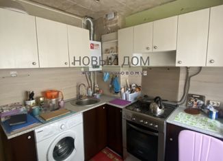Продам четырехкомнатную квартиру, 60 м2, Новгородская область, Центральная улица, 112