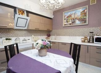 Сдается в аренду четырехкомнатная квартира, 130 м2, Казань, улица Амирхана Еники, 17Б, ЖК Лагуна