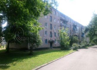 Продается трехкомнатная квартира, 61 м2, Пикалёво, 6-й микрорайон, 20