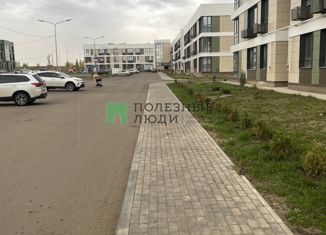 Продаю 2-комнатную квартиру, 71.5 м2, Набережные Челны, улица Назипа Зиатдинова, 3