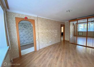 Продается трехкомнатная квартира, 58.8 м2, Осинники, улица 50 лет Октября, 23