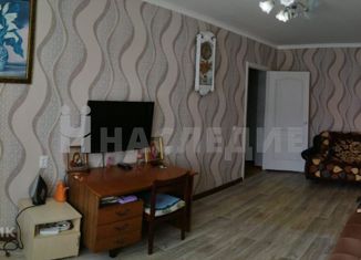 Продаю 2-ком. квартиру, 53 м2, Крымск, Октябрьская улица, 37Л