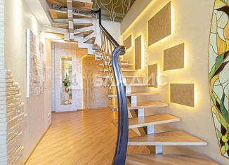 Продаю пятикомнатную квартиру, 200 м2, Челябинск, улица Братьев Кашириных, 12Б, Калининский район