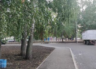Продам 3-комнатную квартиру, 58.6 м2, Набережные Челны, улица Шамиля Усманова, 12
