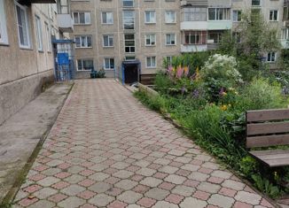 Продам 2-ком. квартиру, 45 м2, Сосновоборск, улица Энтузиастов, 4