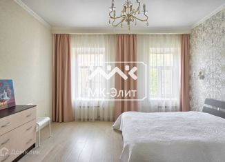 Продам 3-комнатную квартиру, 81 м2, Санкт-Петербург, 4-я линия Васильевского острова, 45, метро Василеостровская