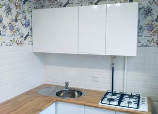 Продам трехкомнатную квартиру, 61.4 м2, Коммунар, Школьная улица, 24