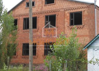 Продаю дом, 200 м2, станица Саратовская, улица 40 лет Победы, 4