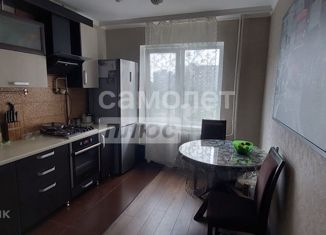 Продажа 3-ком. квартиры, 64 м2, Майкоп, улица Чкалова, 63