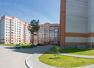 Продам 2-комнатную квартиру, 69 м2, Ульяновск, улица Врача Михайлова, 48