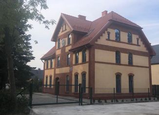 Продам трехкомнатную квартиру, 46 м2, посёлок городского типа Янтарный, Советская улица, 40