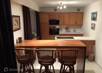 Продам 1-ком. квартиру, 66.8 м2, Петергоф, улица Юты Бондаровской, 17к2