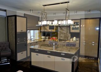 Сдается в аренду 3-комнатная квартира, 140 м2, Астрахань, улица Шаумяна, 9, Кировский район