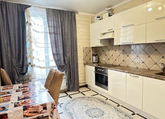 Продается 3-комнатная квартира, 74 м2, Ростовская область, улица Жданова, 11