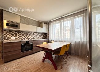 Сдается трехкомнатная квартира, 92 м2, Москва, улица Главмосстроя, 14, метро Солнцево